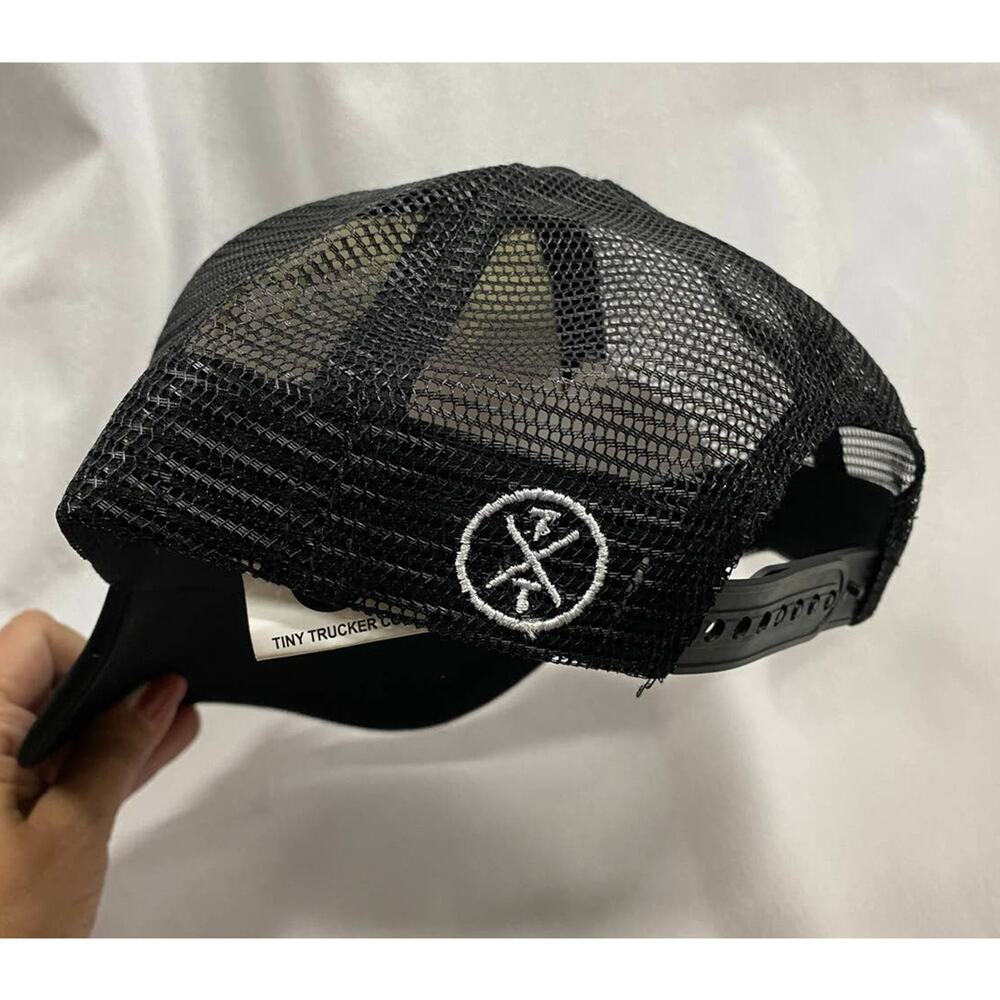 One Adult Trucker Hat Waves Black & White NEW - Picture 2 of 7
